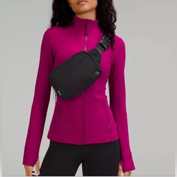 lululemon athletica Handbags - Lululemon everywhere belt bag black one size
